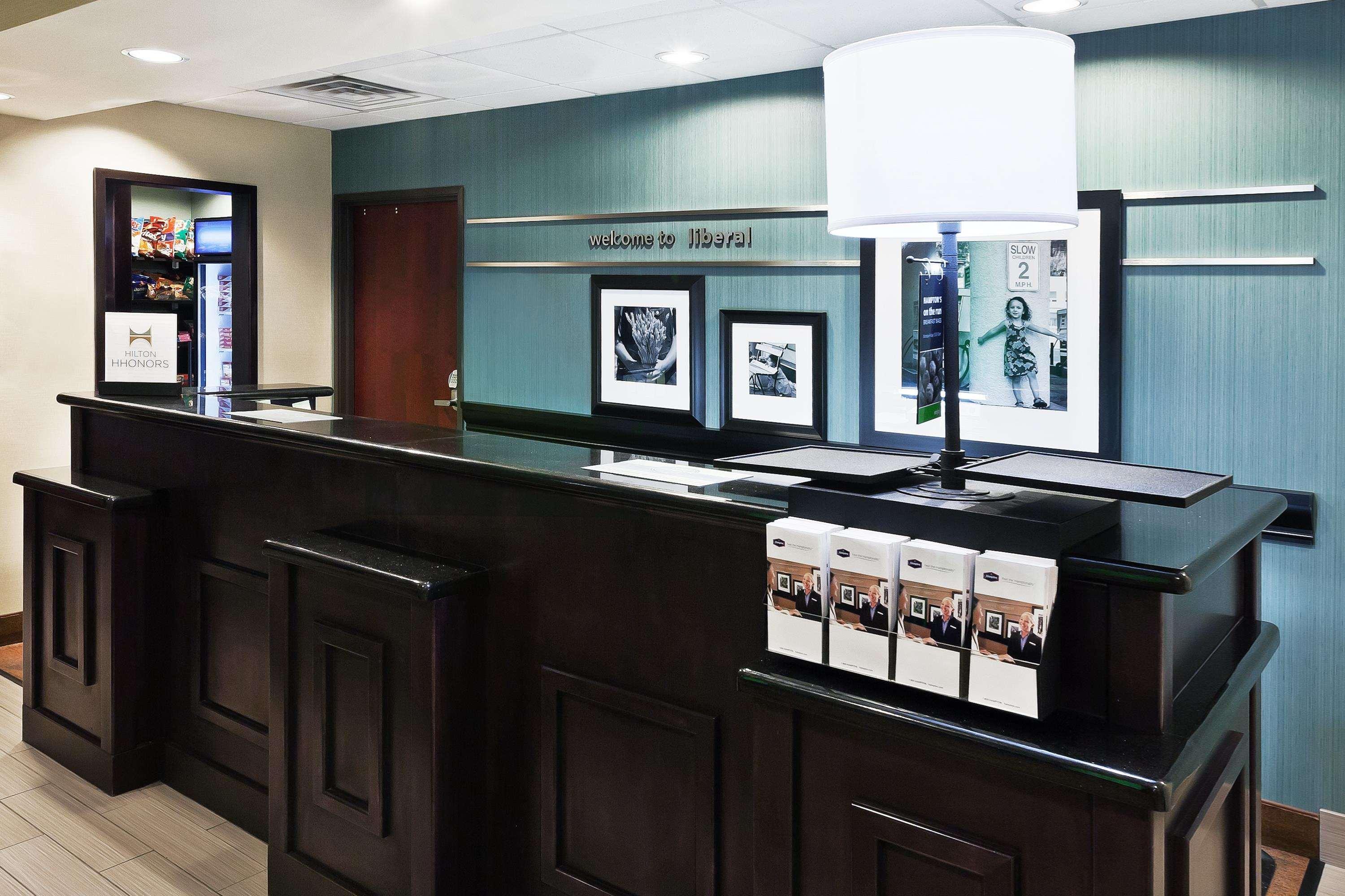 Hampton Inn & Suites Liberal Extérieur photo