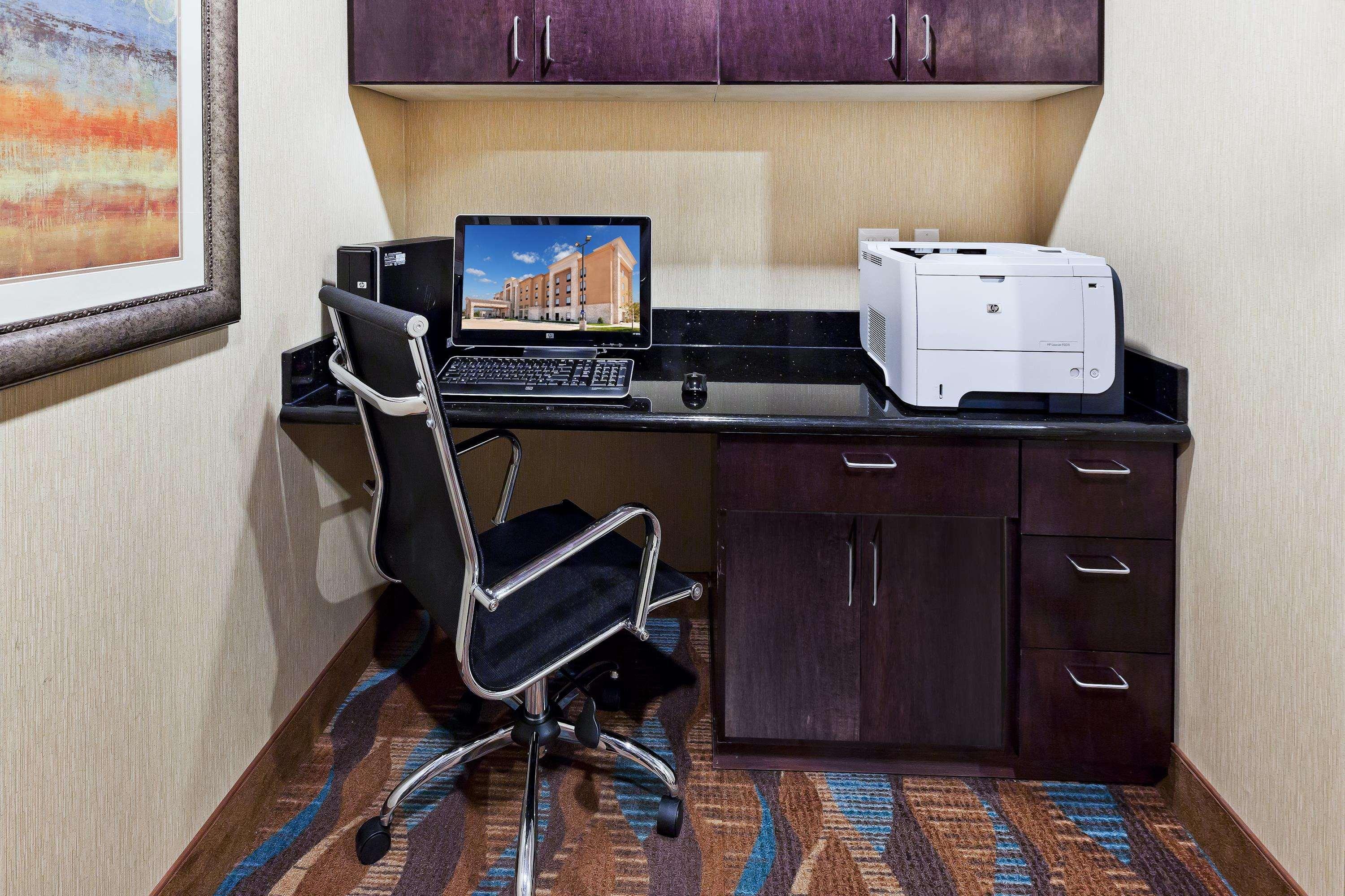 Hampton Inn & Suites Liberal Extérieur photo